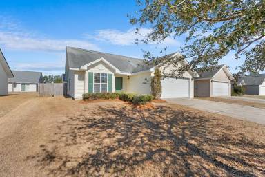 Main picture of 7 Halyard Dr