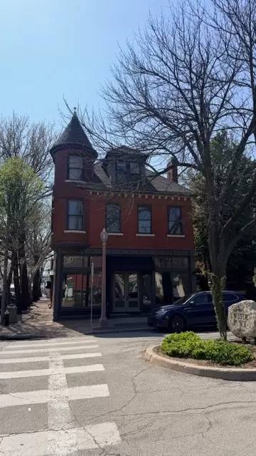 Main picture of 3 S Newstead Ave