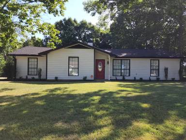 Main picture of 111 Brookhaven Dr