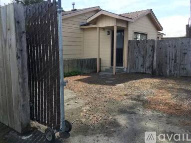 Main picture of 1680 Victor Blvd