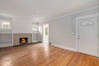 Main picture of 4860 Cuming St