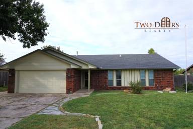 Main picture of 520 SW 25th St