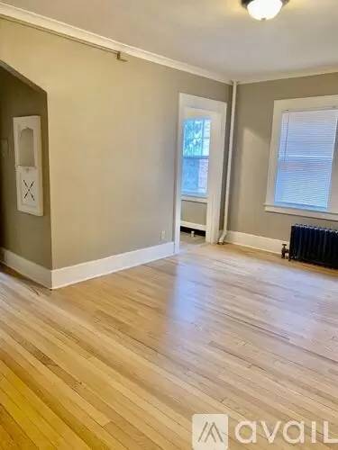 Main picture of 1802 W Genesee St