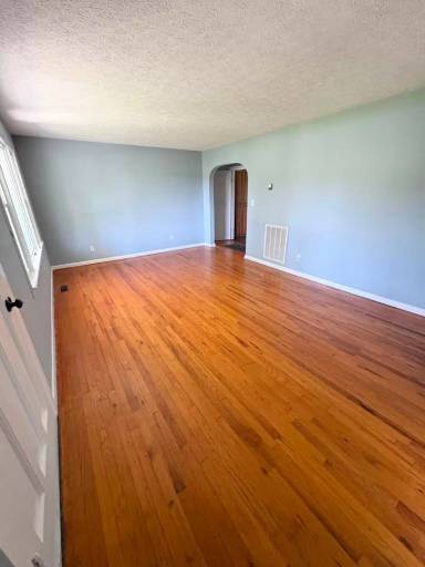 Main picture of 835 Lexington Dr