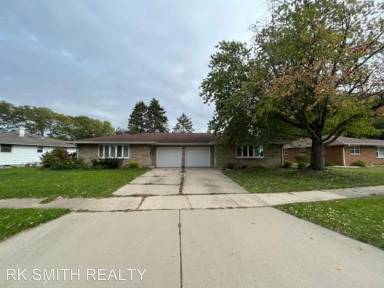 Main picture of 1904 Tamarack Ln