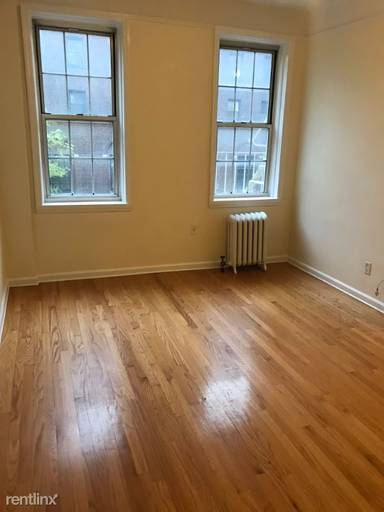 Main picture of 117 W 13th St