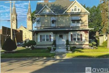 Main picture of 501 S Bloomington St