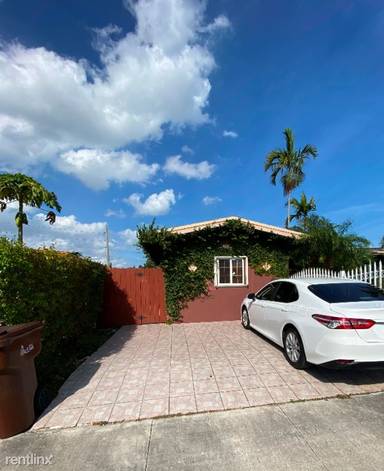 Main picture of 665 W 65th Dr