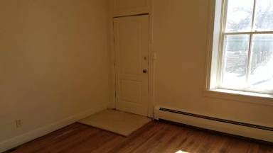 Main picture of 141 E Maple St