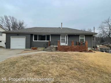 Main picture of 3425 S 77th St