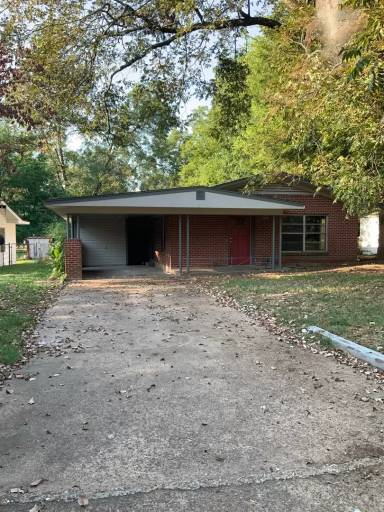 Main picture of 301 W Tipton St
