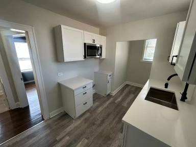 Main picture of 2419 W 60th St