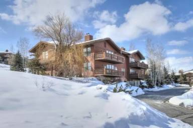 Main picture of 8231 Meadowview Ct