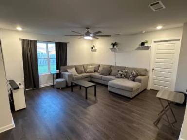 Main picture of 4611 Reveille Way