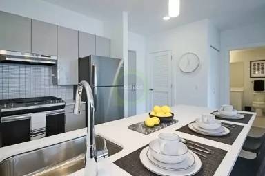 Main picture of 812 W Van Buren St