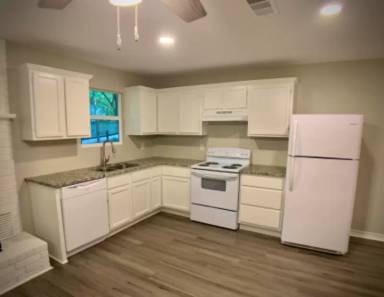 Main picture of 628 Marion Dr N