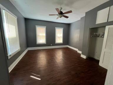 Main picture of 209 Schirmer St