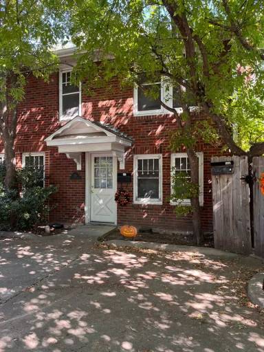 Main picture of 106 E 38th St