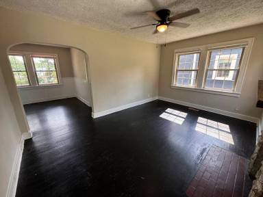 Main picture of 401 W 15th St