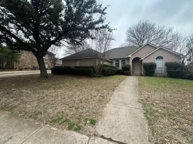 Main picture of 7848 Hidden Oaks Dr