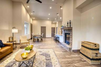 Main picture of 2910 W Villa Loop