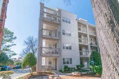 Main picture of 560 Oakland Ave