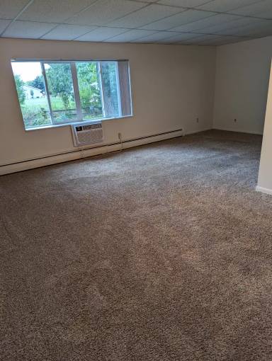 Main picture of 452 S Saint Bernard Dr
