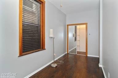 Main picture of 2034 W Homer St