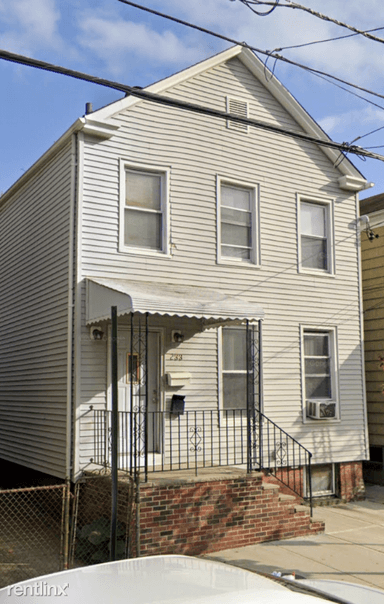 Main picture of 207 John St