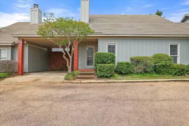 Main picture of 405 River Pl