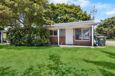 Main picture of 8411 84 8413 84 St St