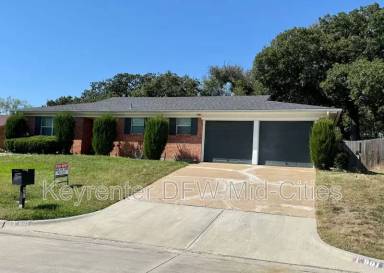 Main picture of 901 Gregory Ave