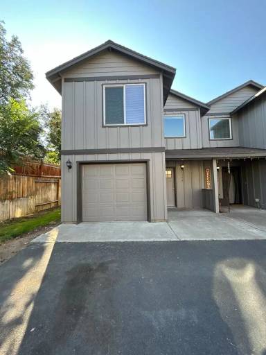 Main picture of 1930 SW Reindeer Ave