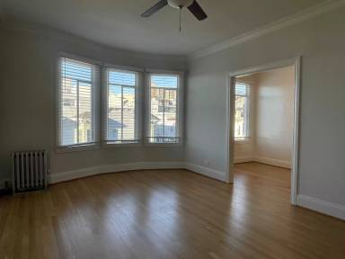 Main picture of 2165 Larkin St