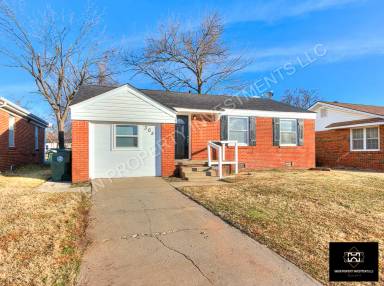 Main picture of 305 W Marshall Dr