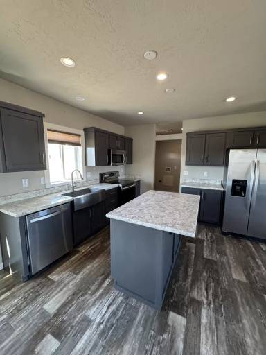 Main picture of 285 SW Sky Blue Way