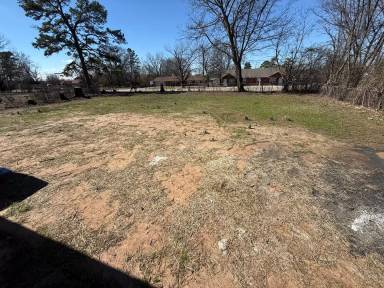 Main picture of 202 Lura Ln
