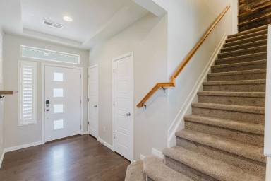 Main picture of 2656 Champagne Ave
