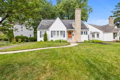 Main picture of 304 E Schreyer Pl