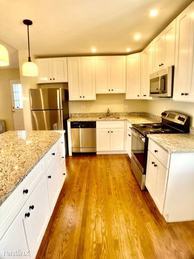 Main picture of 4521 N Malden St