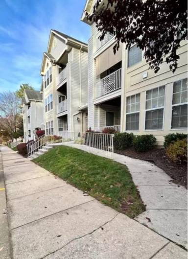 Main picture of 8009 Township Dr