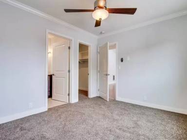 Main picture of 3042 Broadway