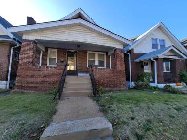 Main picture of 2215 McCausland Ave