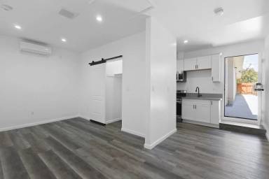 Main picture of 16510 Chatsworth St