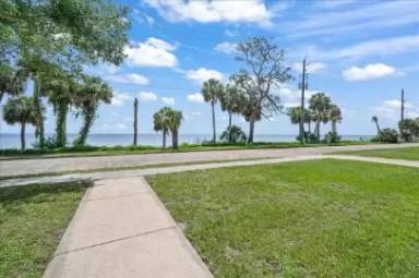 Main picture of 1326 Riverside Dr