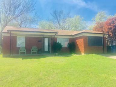 Main picture of 813 S Midwest Blvd