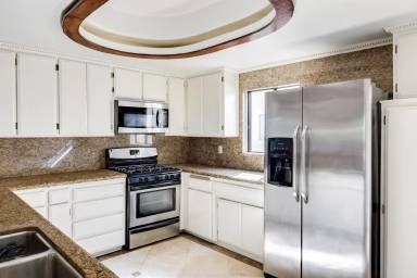 Main picture of 13959 Victory Blvd