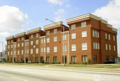 Main picture of 2465 Main St