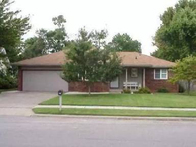 Main picture of 923 E Cambridge St