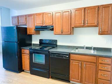 Main picture of 235 Pond St